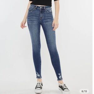 KanCan Hailey High Rise Super Skinny
Jeans in Dark Wash sz 15/31